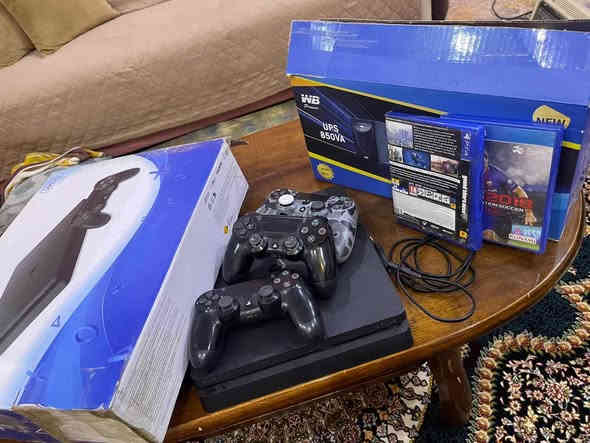 السلام عليكم بلي4 سلم واحد تيرة
الجهاز نضيف لا مفتوح ولا مصلح مستعمل شي
قليل🚫
غراض الجهاز(3جوستكات ، يوبي اس ، قرص فيفة2018 ) 

السعر: 280 وبي مجال بسيط⚡️

الموقع: بغداد العامرية
رقم الهاتف: ***********
