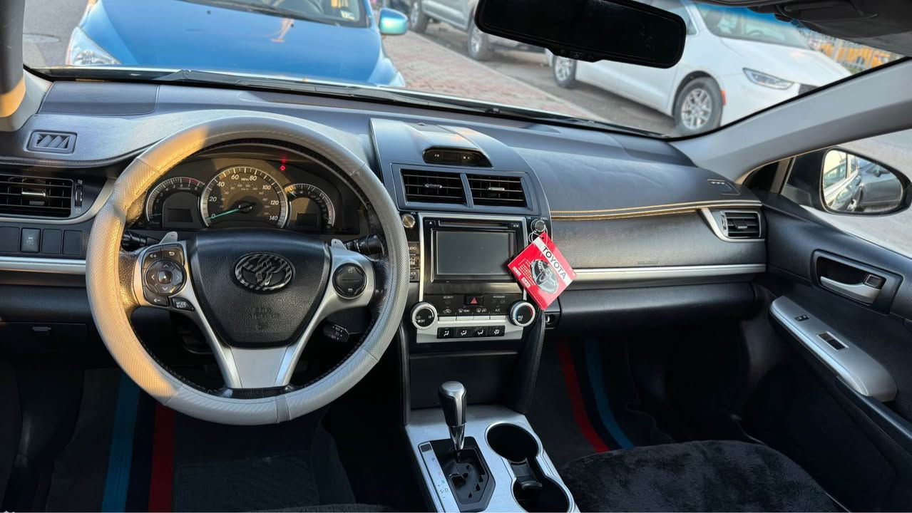 سلام عليكم كاميري 2012مواصفات seامريكي سياره تبديل بونيت بيلادي بدون دواخل بدون كلشي و باب خلفي    سايق هم تبديل  بيلادي جاملغ خلفي بيها شبر صبغ  سياره جديده بمعنه الكلمه ماشيه 96miحقيقي سنويه راقم كلها جديده گيرو محرك بشرط ممفتوح و سعره 131$مكان السياره كركوك للسفتار  (***********(*********** كركوك, العراق
