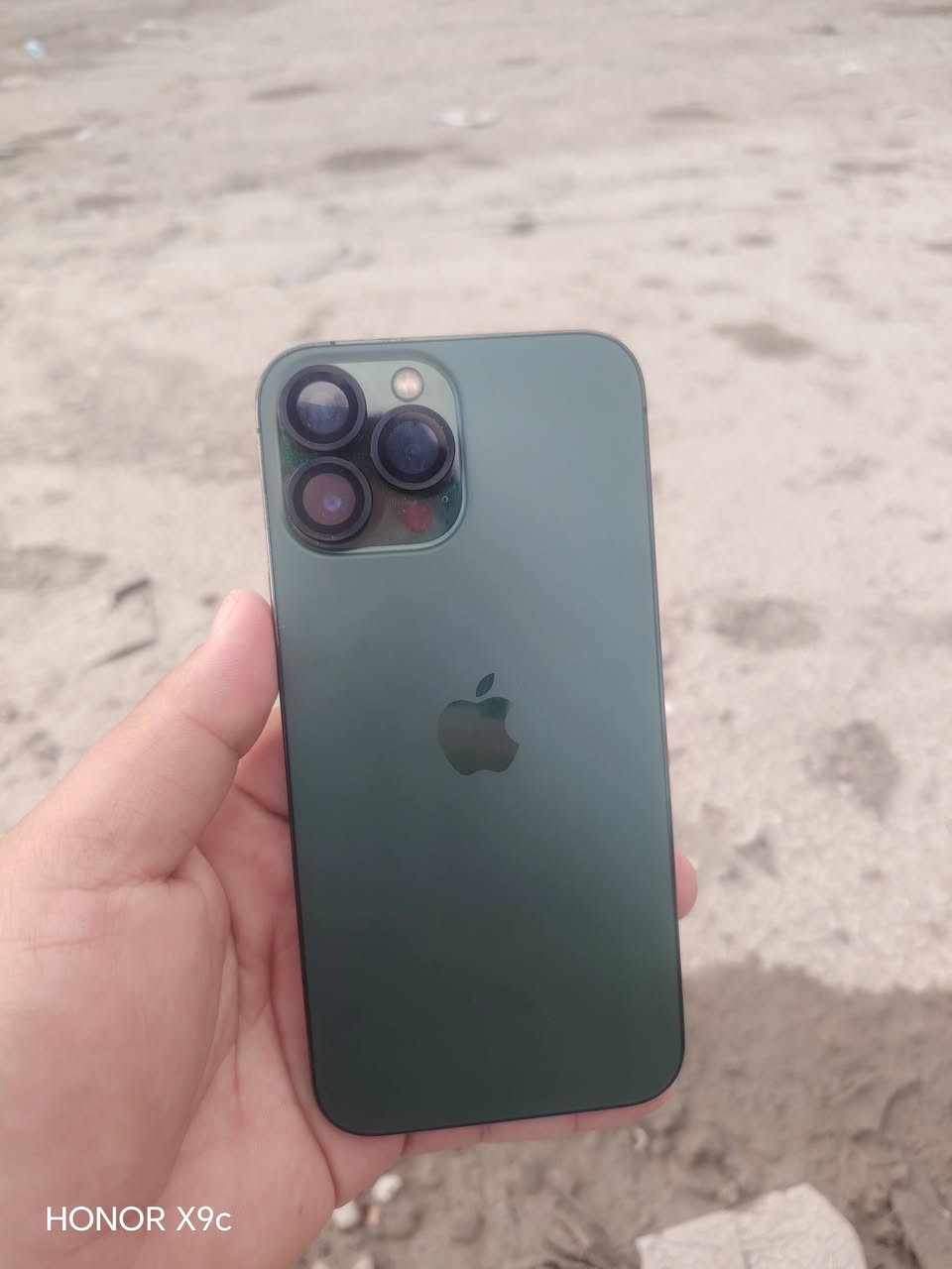 السلام عليكم آيفون 13برو ماكس
ذاكره 512
بطارية 100مستبدل اصلي والقديمه موجوده
نموذج M
*********** اتصال فقط
مراوس ب ١١ عادي نضيف 
المكان حي الفرات
