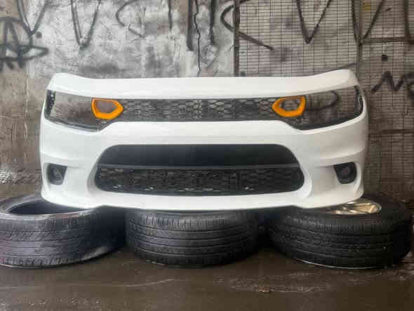 السلام عليكم
ويلات جارجر سكات باك تخم كلش جديد بس واحد بي تصليح قليل 

بي تخم تاير جديد مشلن اصلي
دعاميه جارجر اس ار تي لون  ابيض 
مكاني بصره

***********
