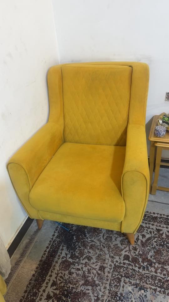 تخم قنفات ١٠مقاعد سرير مخزن تركي ماخذته مليون وربع*********** مكان بغداد شارع الربيع
