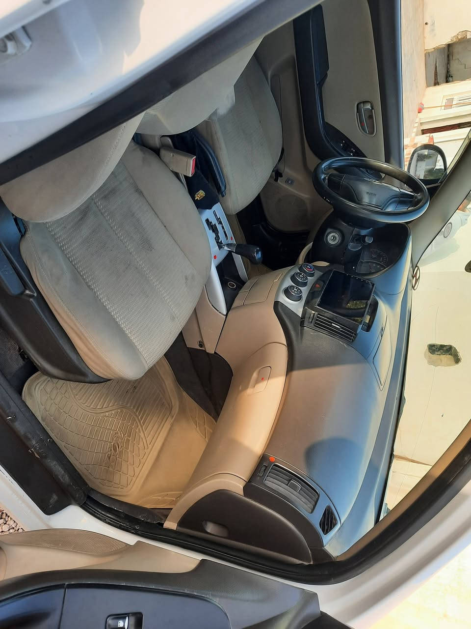 النترا موديل ٢٠١١ خليجي محرك ١٦٠٠ بيها ثلاثه قطع صبغ بدون دواخل سعرها ٩٧ وبيها مجال محرك كير مكفول تبريد ثلج للإستفسار 
***********
