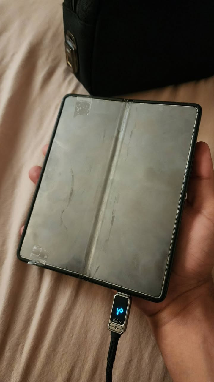 سامسونك فولد 3
الجهاز لا شاشة داخلية تشتغل ولا شاشة خارجية
جهاز مال خالي انكسر وذبه كلت اخذه اني على امل انو اصلحه بس ما صارلي مجال. وللعلم بصمة وكاميرات والبورد كله يشتغل وذاكرته ٥١٢ مووو ٢٥٦ دبل شريحة شرق اوسط الجهاز عاوزه بس شاشة ويشتغل طبيعي 

ابيعه على وضعه 75 

بغداد حي المواصلات ***********
