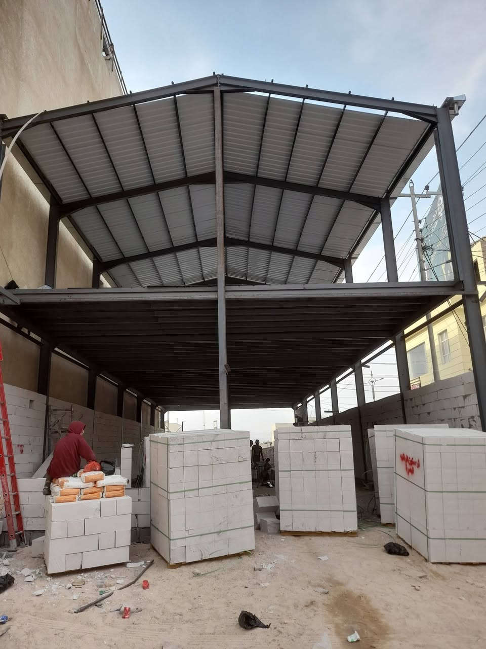 السلام عليكم  كافه انواع الحداده وانسب الاسعار جملونات كرفانات سقائف سلم طوارء ٠وبأشراف كادر متمرس للأتصال***********
