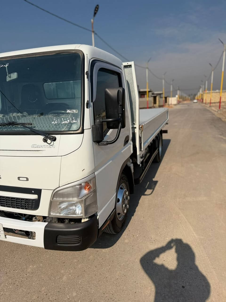 بسم الله الرحمن الرحيم السلام عليكم كنتر للبيع محسن موديل 2024 نضيفه السياره حلوه بيه ضربه مثل ماموضح بالصور الباقي كفاله عامه تجي وتاخذ ع الفحص السياره احله من الصور السعر 250$ وبيه مجال ابيع مستعجل الرقم *********** الرقم الثاني 0775000611
