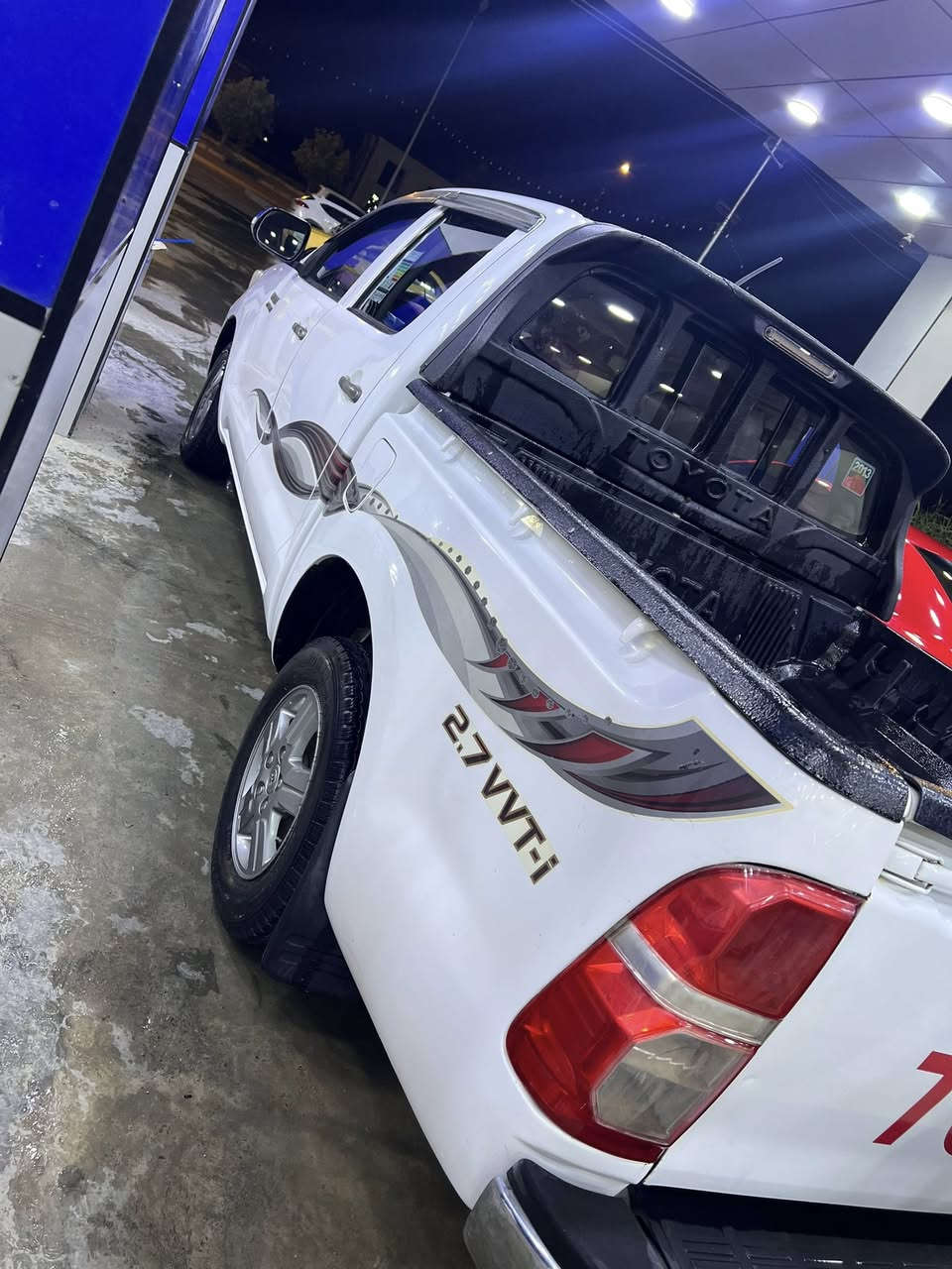 السلام عليكم ورحمة الله وبركاته هايلوكس2013 شاصي 2019 للبيع سيارة حلوة ونظيفة بيها ربع جامرلغ خلفي صبخ وبارد على كد شبر  سعرها 195مجال كلش قليل مكانها ديالى بعقوبة رقم تصال ***********
