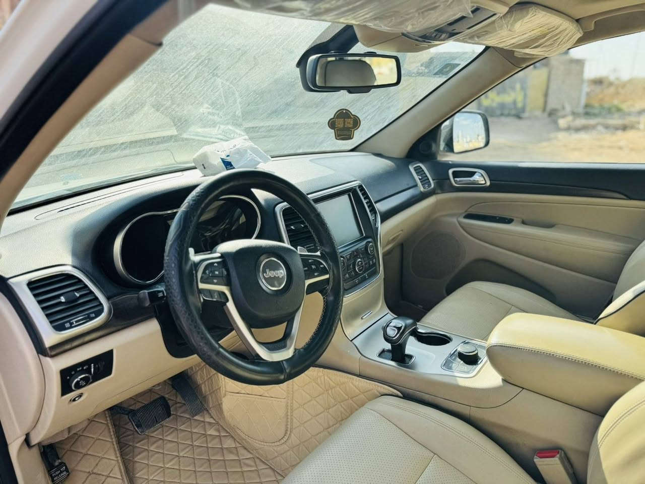 جيب خليجي لاريدو 15 بيها بس هذا الي محدد صبغ اقرا المنشور زين بس بين البابين صبغ السعر 210 وبيها مجال الاتصال على الرقم ***********
