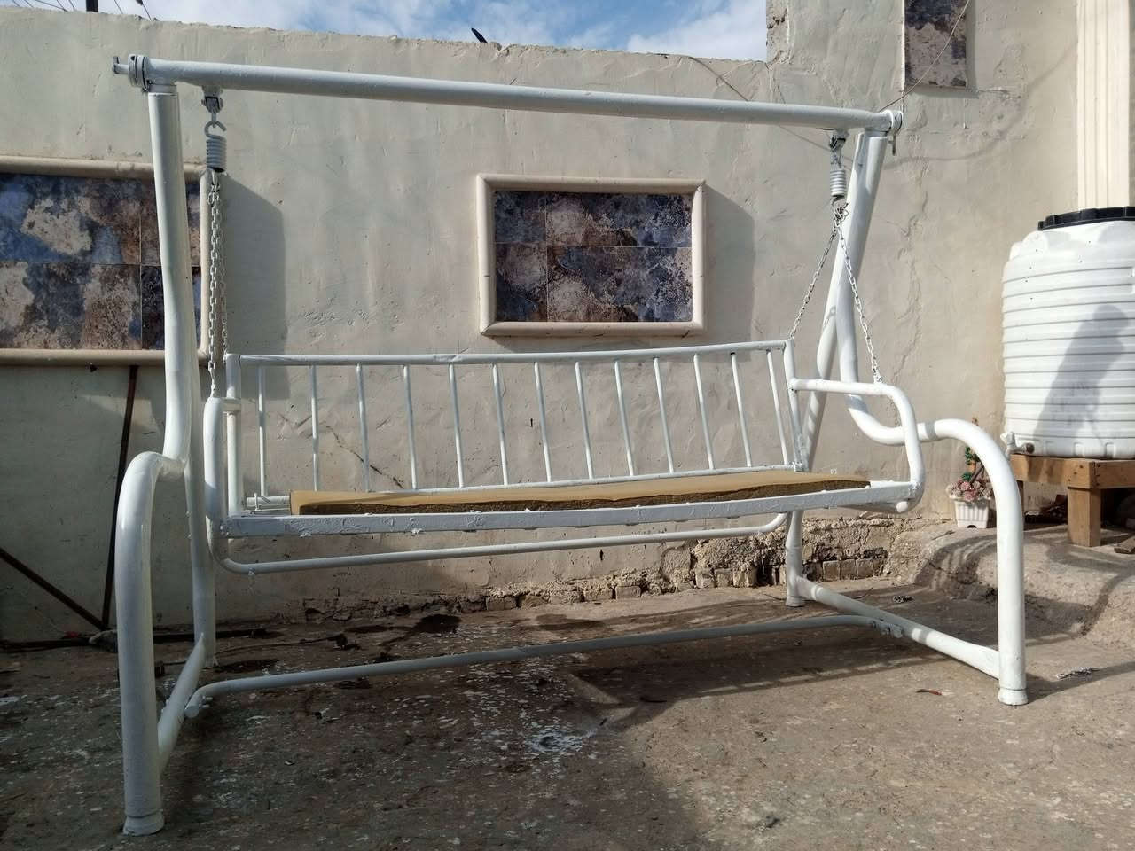 مرجوحه للبيع العرض مترتين الرتفاع 175 الكرسي 180 الطول الستفسار على رقم ***********.  ***********. السعر 100
