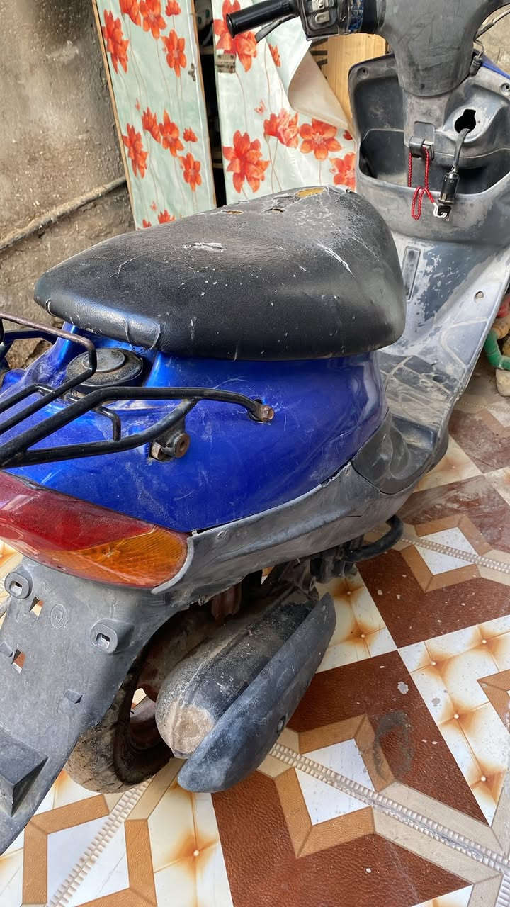 سلام عليكم دراجه بيجي للبيع دراجه مفتوحه تمشي سرعه ٥٠ وسعرهه مناسب كهربائيات شغاله عوزهه بس غسله وسلف دراجه تشتغل وما بيهه شي سعرهه ١٧٥ مكاني سماوه عصافير ***********
