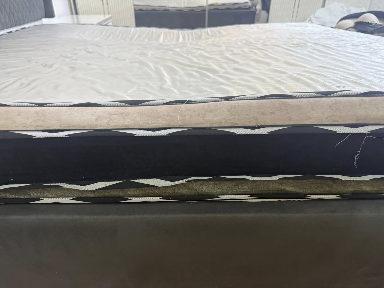 سلام عليكم
عندي هذا الدوشك مال جرباية عارضته للبيع

شويه نازل مثل ما مبين بصوره

الي يريده ياخذه بسعر الي يريده ما اختلف ويا

لان اشتريت واحد جديد وماعندي مكان اله بعد

ونظيف كلش والله من ناس نظيفين كلش


**إذا كنت صاحب هذا الإعلان وتريد حذفه لأي سبب، رجاءا أرسل رسالة إلى الدعم الفني**