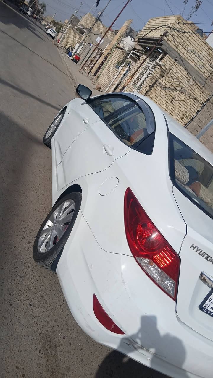 بسم الله الرحمن الرحيم السلام عليكم ورحمة الله وبركاته.....اكسنت موديل٢٠١٢ ابيض بغداد انكليزي بأسمي تحويل مباشر كامل مواصفات ما عداء البصمه ماشيه ١٢٦كم مكينه كير مكفولات محرك ٦٠٠ دوش قطرتين  بيه صبغ نص باب الخلفي مع الهلال بدون دواخل رش فقط خمسه ويل كب  بلاد خمسه تجاوي فئه بلوه دوشمه كاعيه مع الكشنات جاهزه بدون اي صرف السنويه ال ٣١ السعر ١٠٥ رقم ***********
