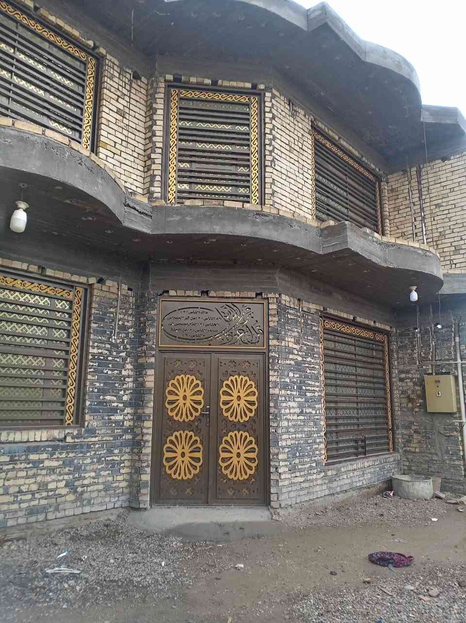 إسلام عليكم عندي قطعه أثمن ميت متر بيه تلاثه محلات وبيت  سند خمسه وعشرين 
*********** المراجعه خاص واتساب
