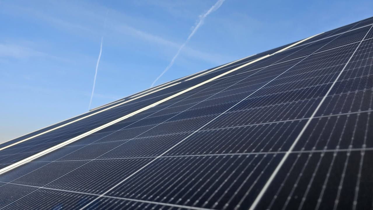 ودع انقطاع الكهرباء 
أربط منضومة طاقة شمسية 
                          inverter 6k itel 🔌
                     battery 10k 200A🔋
solar panels longi 605w 7pcs 
منضومة ١٠ أمبير نهاري ١٠ أمبير ليلي 
للاستفسار لاتصال على لارقام التالية 
او مراسلة عن طريق الواتساب 
***********
***********
