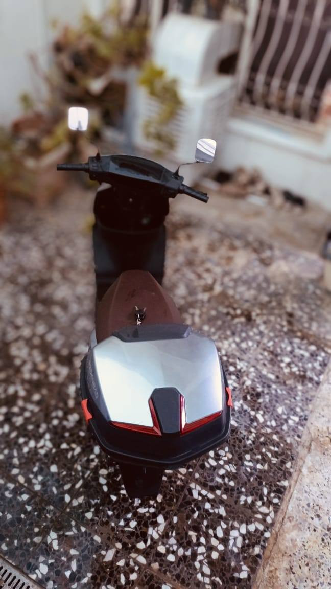 السلام عليكم👋
دراجة شحن لون سمنتي انارة خلفية وامامية لد ودبل اشارة بيها ثنين سويج وميزة التشغيل عن بعد  و مكانين تخزين وحده تجي وياها جنطة و الثانية تحت الكشن سرعتها 80 كم بيها 6 بطاريات ثلاث سرعات

الملف مالتها 2000 نضيفة  ماشية 5 الاف العداد ديجتل 

ستاند تعليك وستاند صفح ويجي وياها شاحنتها الاصلية

و وياها هدية خوذة حمرة الدراجة سعرها 700 وبيها مجال بسيط🫡👋

رقمي ***********
