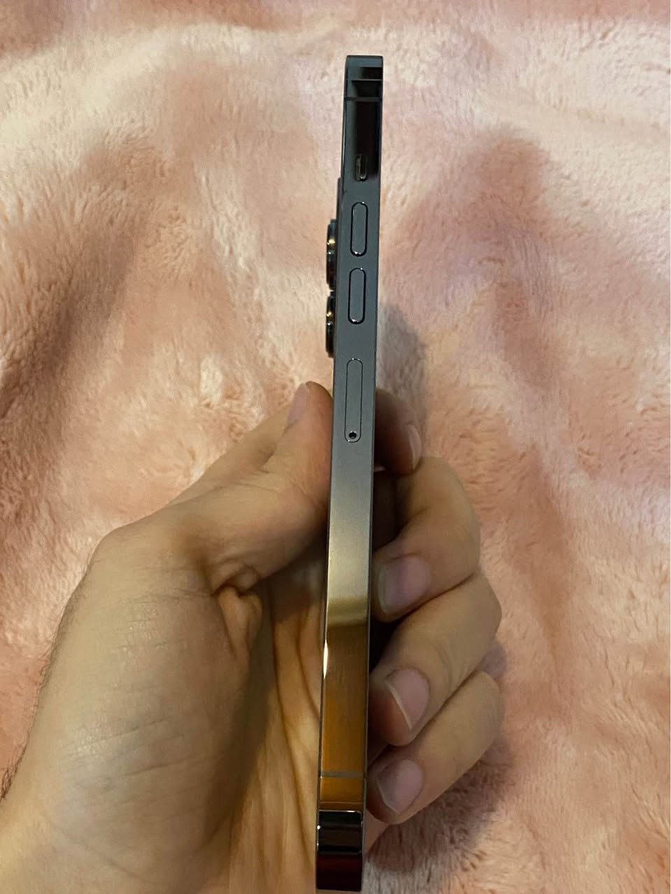 ئایفۆنی 13 پڕۆماكس نمونه‌ له‌ جوانی و پاكی
نه‌كراوه هیچی نه‌گۆڕاو پاتری بیلادی به‌زه‌مان
گه‌یاندن و درع و كه‌ڤه‌ر و شه‌حن هه‌دیه‌
Battery - %84
Memory - 512 GB
نرخی : 500 دۆلار و معامه‌له‌

WhatsApp / Telegram / Viber
(***********) كويسينجاك, أربيل
