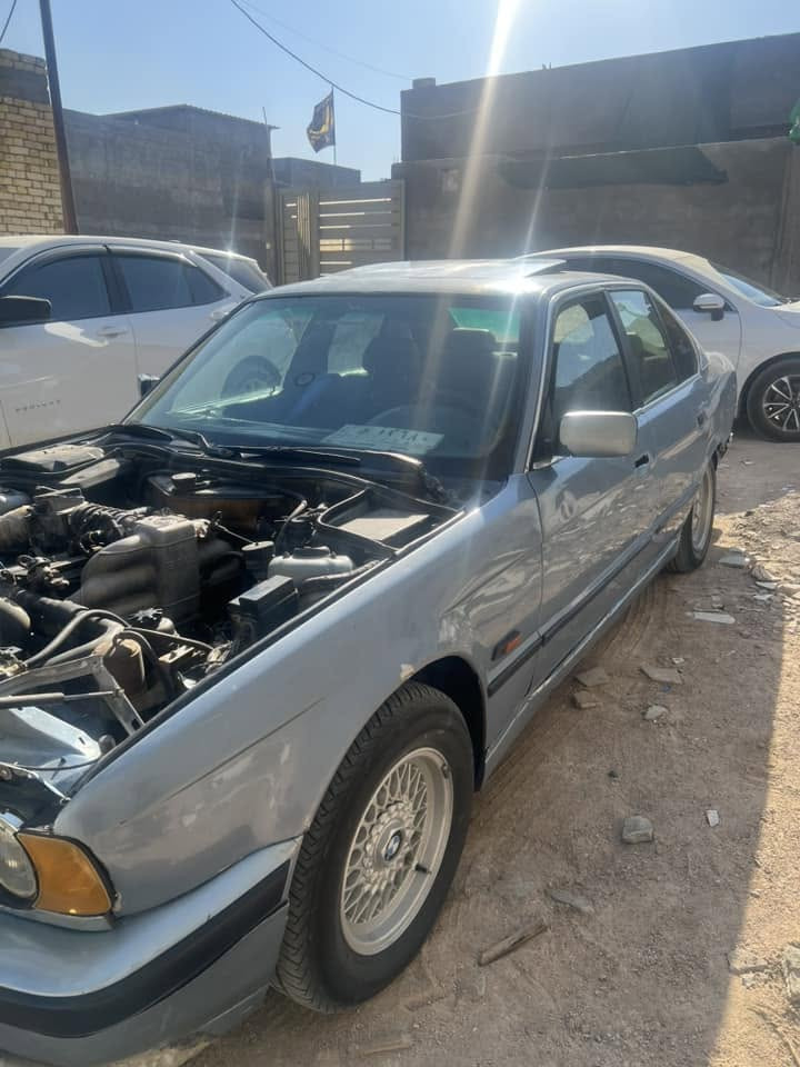 BMW 535 1991
مكينه وكير جدد 
شلعه ومعدل 
كير اوتوماتيك 
تخم تاير ويل خليه بلادي 
حداده الاماميه جديده 
سياره جاهزه عوزها ترتيبات بسيطه 
بطاينها ودشبولها نضيف بس كشنات يرادلهن تلبيسه 
كهربائيات كلها شغاله 
فتحه برده خلفيه سياره حلوه وجاهزه ماعوزها شي 
رقمها بغداد تحويل ثاني يوم 
يرادلها تبريد  
السعر ٣٧ 
مكاني البصره شط العرب 
***********
