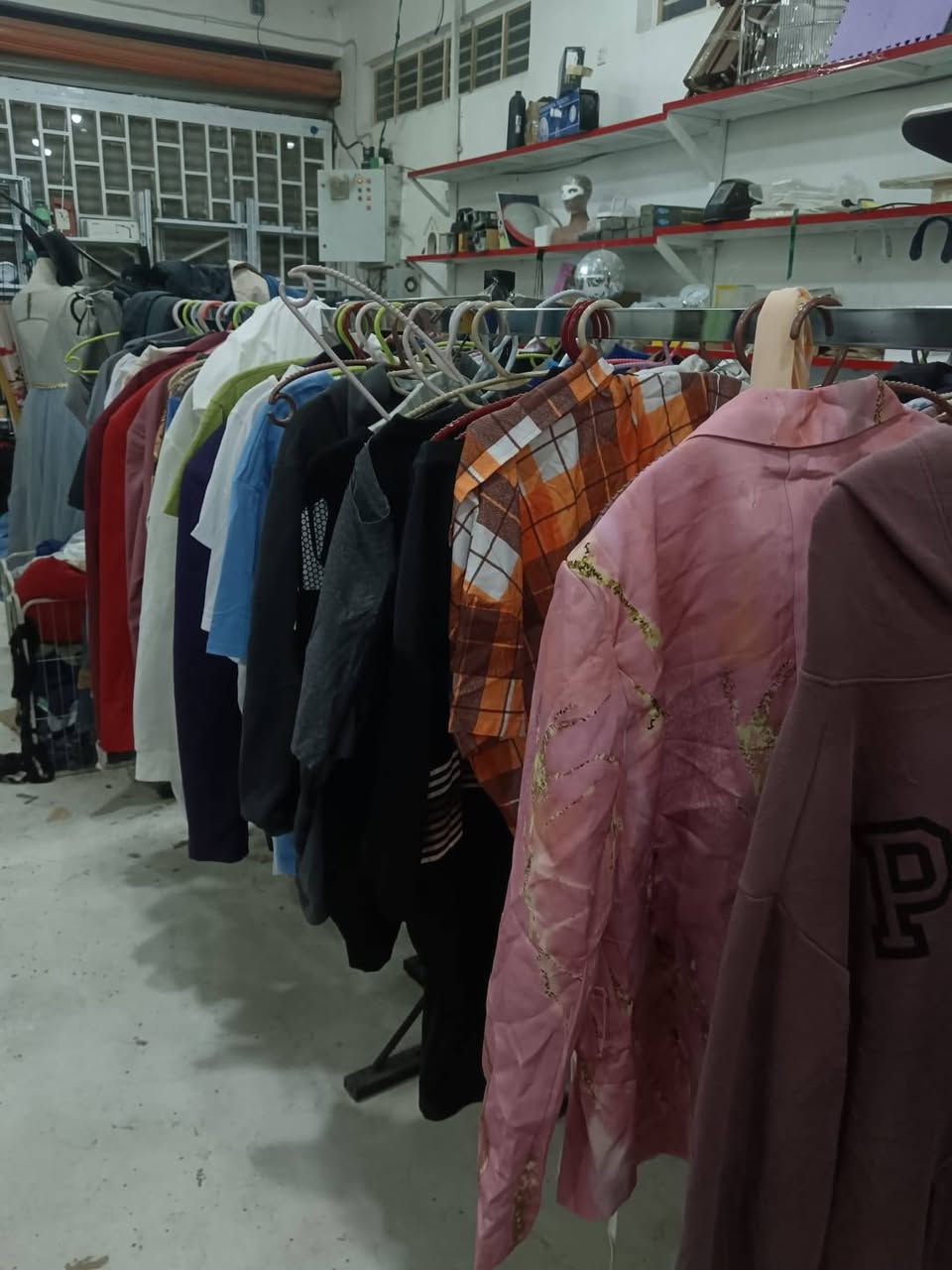 🔴ملابس وزن رجالية نسائية واطفال وفساتين 
سعر الكيلو 3 الف شلعة


**إذا كنت صاحب هذا الإعلان وتريد حذفه لأي سبب، رجاءا أرسل رسالة إلى الدعم الفني**