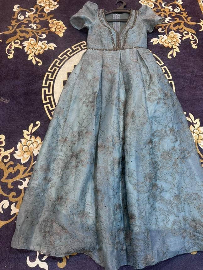 فستان للبيع ملبوس مرة وحدة  يلبس قياس ٣٨


**إذا كنت صاحب هذا الإعلان وتريد حذفه لأي سبب، رجاءا أرسل رسالة إلى الدعم الفني**