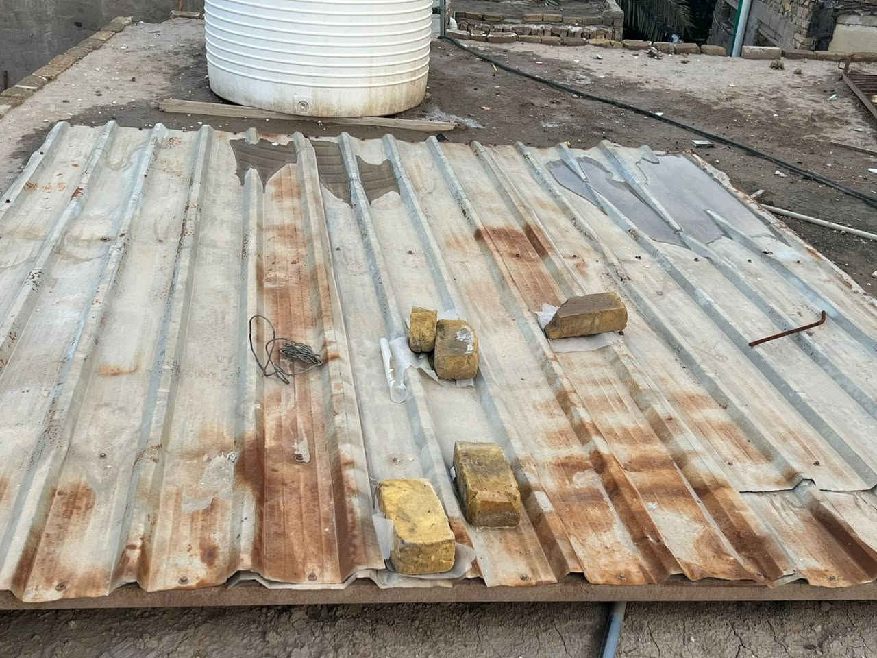 سلام عليكم تانكي عدد ٢ ابو الخمسميه ابو ١٠٠٠   وكيبل كهرباء ١٨.٥ وكيزر جديد استخدام فتره ونضيف سقيفه ٣*٣البيع *********** تواصل واتساب
