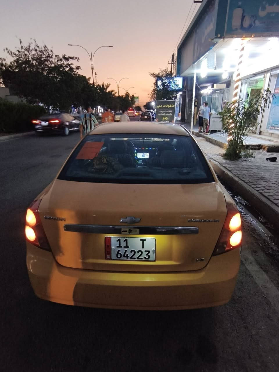 اوبترا موديل ١٢ بيه دفتر بانزين بيه بونيد و باب سائق تبديل مكينه و كير شرط رقم جديد تبريد شغال شرط التحويل و شرط الغرامات السياره مال شغل فلس ماتصرف عليه ب ٦٤ وإذا اكو خصوصي مراوس هم ترهم ***********
