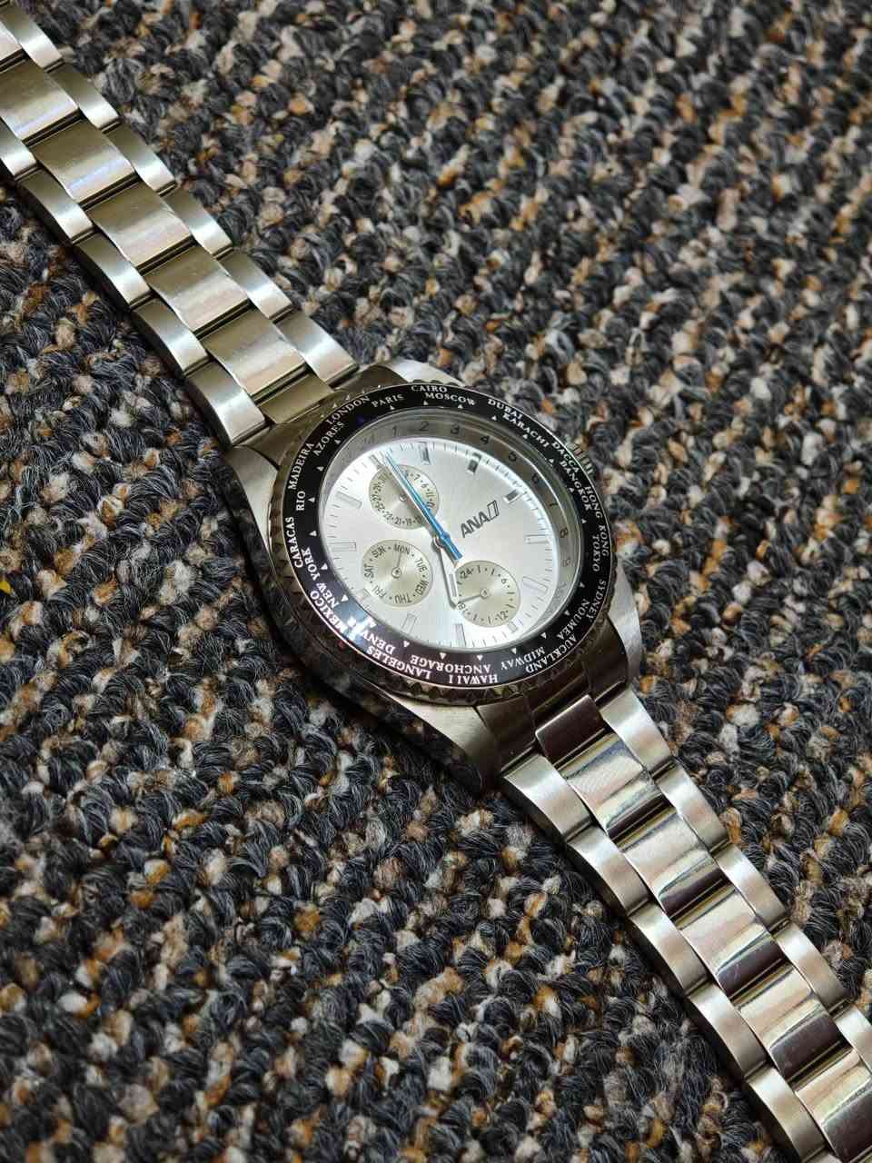 سلام علیکم.
ساعە ئانا اصلی للبیع. یابانی. باتری. سنتر یومی و سنتر اسبوعی و سنتر 24  ساعه. رینك دوار. ضد الماء. قطر 43 مع زمبلک. تصمیم رائع. نضیف جدا بالستیكر. سعر  60 الف مكاني بغداد الزعفرانية هاتف ***********
