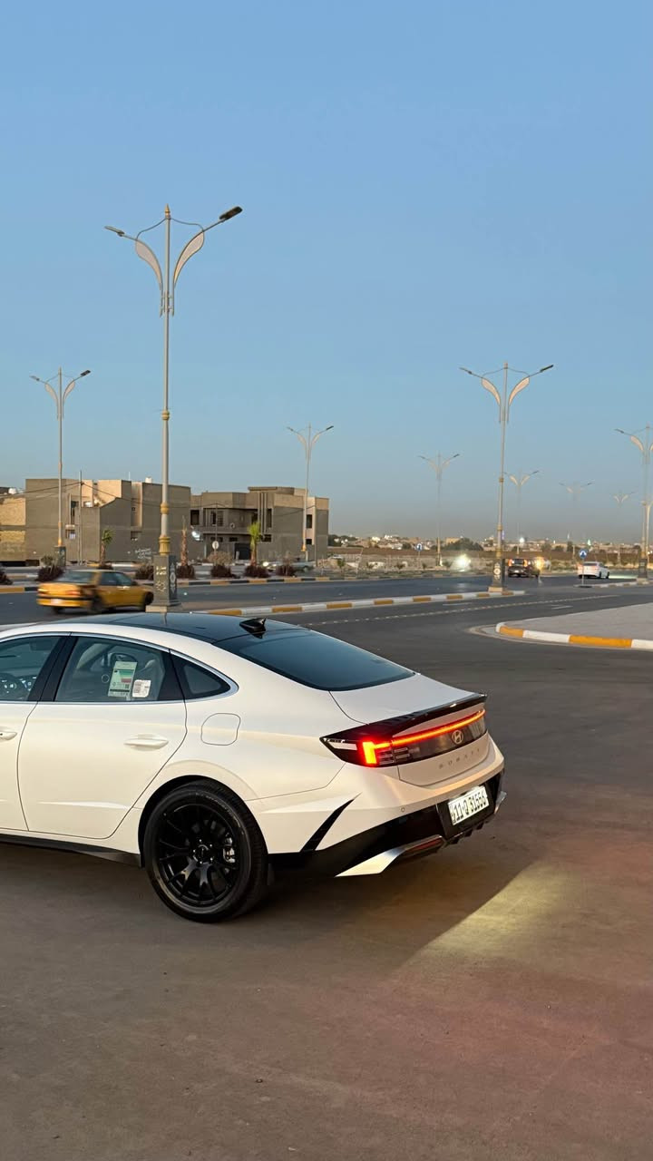 Hyundai Sonata 2024 
هيونداي سوناتا 2024 وكالة الت ساك خليجي اعلى فئة رقم بغداد دولي بأسمي تحويل مباشر 
كفاله عامه عدا ملاحظه بسيطه جوه الppf موضحه بالصور 
محرك 2500 تنفس طبيعي 
مواصفات الخليجي معروفه بنوراما ، تشغيل عن بعد ، بصمه دخول ذكي ، داخل جلد عسلي ، شاشه متصل كار بلي ، كير تعليك 8 نمر ،وباقي المواصفات معروفه 
السياره عليها ppf matt مات سعر 25 ورقه ضمان 10 سنوات + ويـل SRT سعره 9 اوراق + تخم تايرات مشلن اصلي وكاله سعره 10 اوراق ومصروف عليها هواي
السياره على وضع الشركه داخل وخارج وعلى ايد وحده من الشركه ، جاهزه من كلشي على اخر حبايه 
( السعر 230 وبيها مجـال )
السياره متعوب عليها ومتتقارن بالموجودات بالسوك 
رقم هاتف *********** كربلاء, العراق

