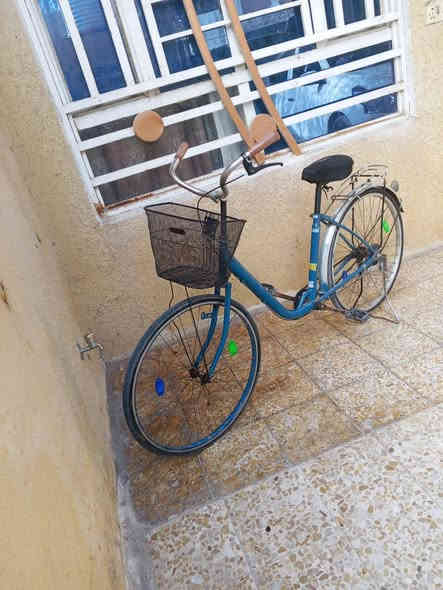 سلام عليكم بايسكل للبيع مصبوغ لونه الصلي لون سمائي 
بايسكل كلش نضيف ڰ مكينه ڰ دايرات و كلش نضيف 
( سعر 45 و بي مجال لعيون طيبين)  
مكاني كربلاء حي غدير كرب سوك مال حي غدير ✨ 
رقم وتساب ﴿***********﴾
