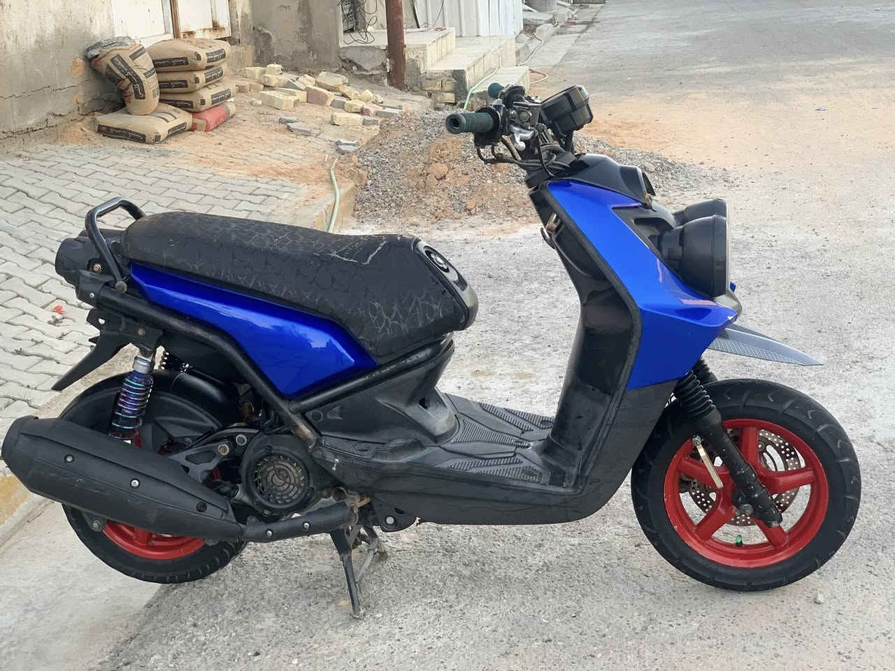 سكنس جبلي مديل 2012 كفاله عامه
مكينه مكفوله برغي ممفتوح
اكلجات شلعه ومعدل 
اوارق كامله
دراجه مفوله مناقصها اي شي
مكاني بغداد الحسينيه 
السعر واحد و150 وبيها مجال بسيط
***********
