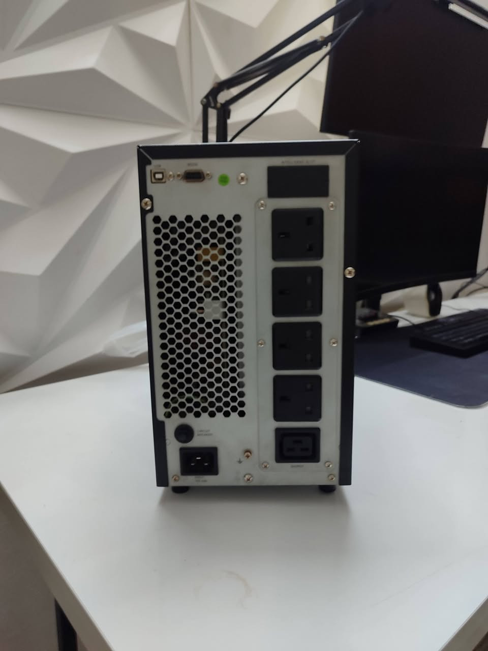 يوبي اس فاربر مبدل بطاريات جديدة توصيل موجود
UPS Farber 3KV Onleine 
365 الف 

للتواصل 
***********
