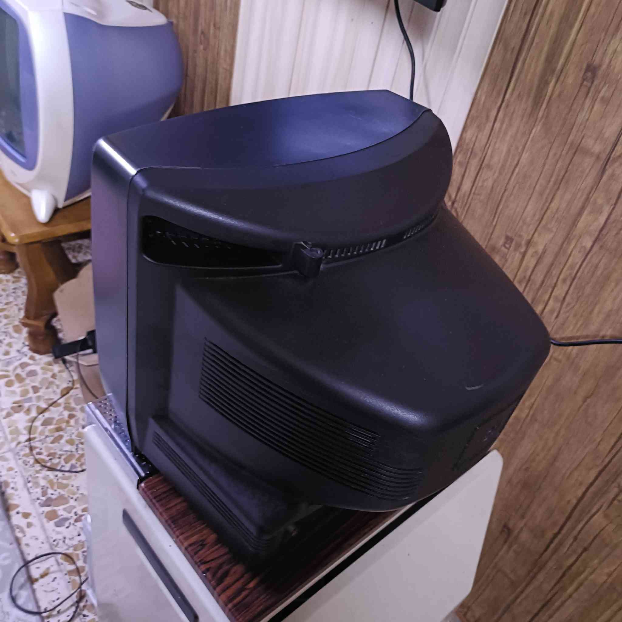 سلام عليكم .تلفزيون قيثارة. حجم 14. نظافة 90 %  مع ريمونت  التلفزيون بي ظمان صورة وصوت  ممتاز. ✓.  سعر قفل 30 الف.


**إذا كنت صاحب هذا الإعلان وتريد حذفه لأي سبب، رجاءا أرسل رسالة إلى الدعم الفني**