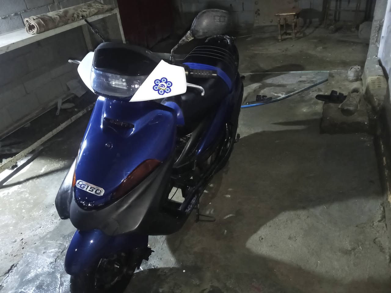 فراشة 140خير من الله كهربايات كله شغاله الدراجه سلف وهندر بس نقص باتري تعبان محتاج تبديل وكاعيه مال الدوسه ومستعجل عله بيعته السعر 150وبيه مجال بسيط مكاني واسط صويره ***********
