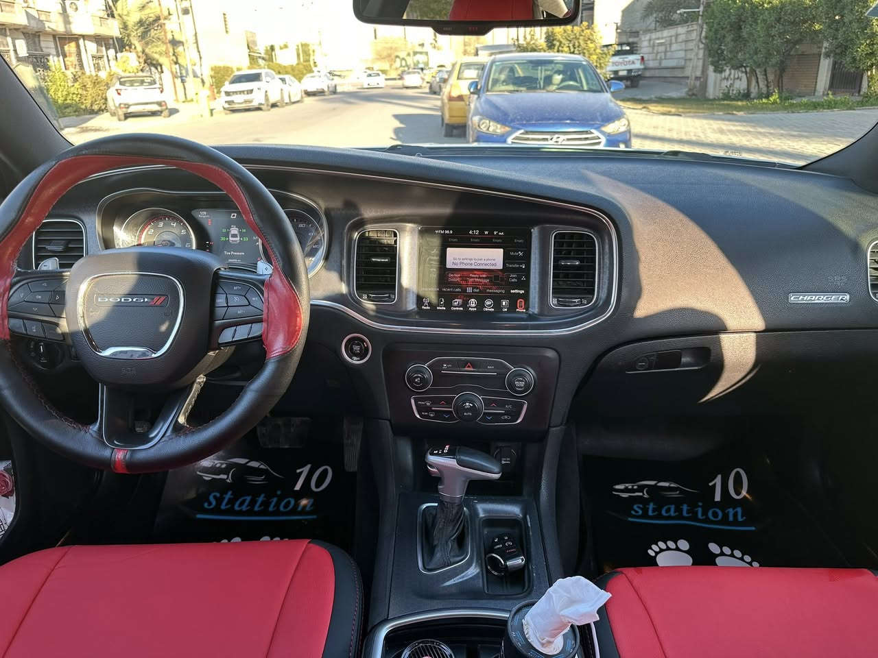 السلام عليكم من رخصه الأدمن للبيع  2016جارجر ٣٦٠٠  Sxt وارد كندي كلين بدون حادث على البلاد حته دعاميات بلاديه فقط الاماميه مصبوغه وتكحيل كارت مثل ما بصور فحص وهزه جديد وسنويه لل ٢٠٢٣٠ وبأسمي شخصيا حداديه جديده مع دبلات تخم تاير جديد اي كلوب بشاشه ممشتغل عدا الكير بي طبه كلش خفيفه بس مو كايم ومستعد اخسر فلوسه 

المواصفات تحكمات استيرن تشغيل عن بعد كشن حضن مع تدفئه بالكشنات الأضافات الكامره والزنون 
السعر 211 ورقه$ 

ملاحظه الميعجبه المنشور خلي يعبره والشراي يتصل  تحياتي 
     للأتصال *********** 
مكاني بغداد السيديه
