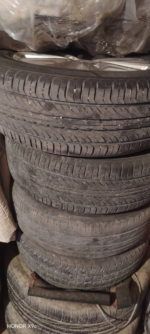 سلام عليكم تخم ويل كب نظيف جدن حجم ١٦ حته حساسات بيهن سعر ٤٠٠ وبيهن مجال قليل مكاني بصره القبله *********** البصرة, العراق
