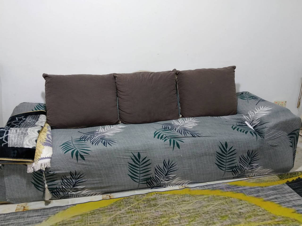 قنفه مع تلبيسه 2 للبيع سعر 150 بي مجال 
***********
