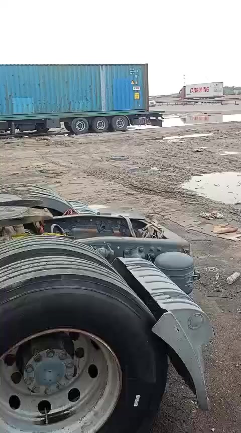 سلام عليكم ورحمة الله وبركاتة اكتروز للبيع مديل 2003سنويتها ما صاقطه تريد تحويل تريد وكاله عامه 
مربوطه عربانه شمتز تلث لوحات مكينتها كايمه.... 
وتسبيعته بصيطه كلش 
رقم الهاتف *********** ابو كرار
