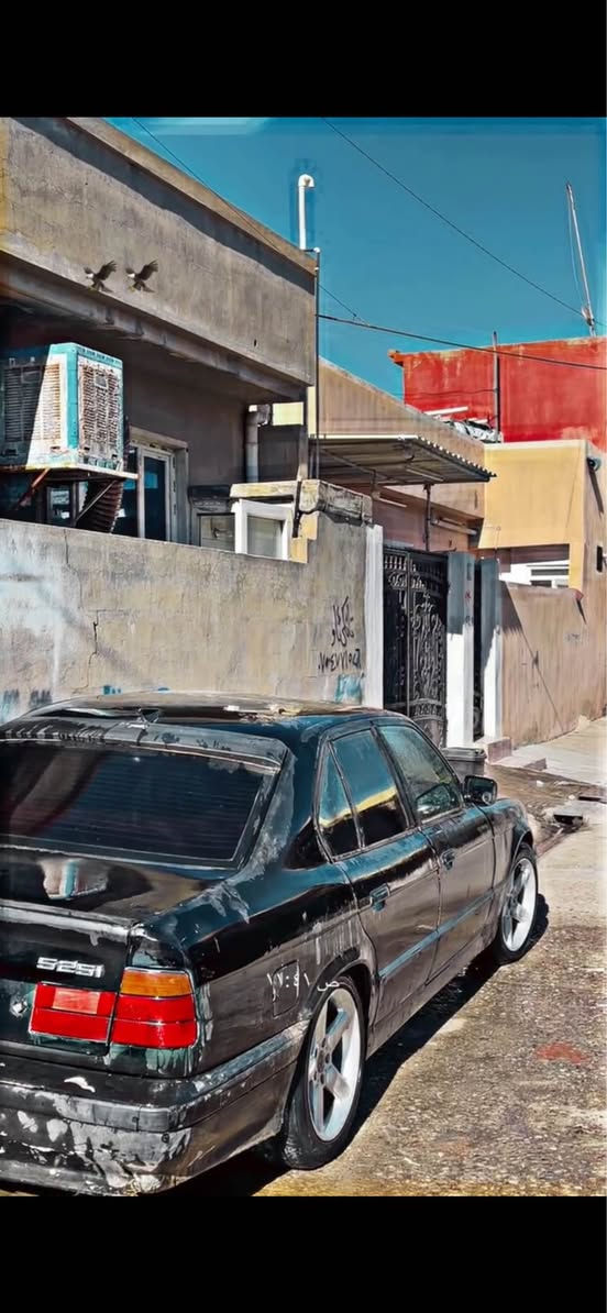 Bmwموديل1991
مةكينة 520سقر گير عادي 
جار جام كارةبا سيلات 
رةقةم اولياتة بشرتة 
سعر ٣٠وةرةقة مجال 
رةقةم تلفون *********** أربيل, العراق
