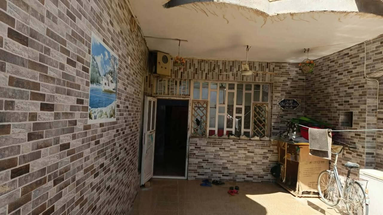 سلام عليكم
بيت للبيع طابو صرف 

مساحه ٢٠٠م 

مكانه فتاحيه شارع المركز 
قريب عله مدرسه المجد

 بناء طابقين 
الأول طابوك
 الثاني فرمستون 

يتكون الأول من ديوانيه ومطبخ وصاله وغرفتين وصحيات

الطابق الثاني غرفتين وصاله وصحيات بيت مرتب وكلش حلو وعالي عن الشارع
👇👇
سعره [١٢٠] ومجاله قليل 

.... انسخ او صور المنشور من تدخل تراسل وبخدمتكم
...
لاستفسار مراسلة الحساب أو الاتصال على الرقم

***********
