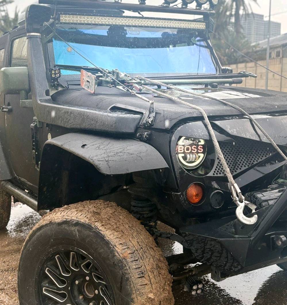 السلام عليكم 
للمراوس شعندك نزل حسب قناعه 

ارخص رانكلر 11 بهل تزويد الله يشاهد صايره علينه فوك 220 -سعره 135 وبلخير ع ياخذه 

الوحش الامريكي Jeeb Wrangler جيب رانكلر 2011 فئة سبورت اربعينيه دفع رباعي 4x4 

وارد امريكي ضرره جاملغ امامي فقط بدون دواخل

سقف كاربون قابل للفتح 

رقم ديالى شرط تحويل 

ماشيه 110 الف فقط حقيقي

محرك كير ولوكير صدر تبريد كله كامله 

سياره مغلفه قديفه شامو تغليف موصبغ وكشره كلش نضيف وبلادي وعندي صور قبل تغليف شرط زلغ مابيه ع وضع الشركه بدون صبغ 

داخل جلد لون قرميدي 🤎

   تعديلات  ⚡

صالنصات بوابات تفريغ نار 🔥 وصوت رياضي🌪 مشتغله يم كراج كاربون 

مرفعه ٢.٥ انج 
بنيد ابو فتحات 
دبلات و لويات اودمان 
حامل سبر خلفي تي ماكس 
دعاميه بويزن سبايدر 
شوته اوف رود تي ماكس 
دوس جنبيه اميركنستار 
لد بار 
بلوجكترات عدد ٢٤ 
بوكسفيوز و كنترول خاص بالبلوجكترات 
ونج سحب 
مظله جانبيه 
صندوق خزن بوكس 
شاشه اندرويد كامره خلفيه
وبعد بيه هواي تعديلات وماعده اضافات داخليه والخارحيه هواي اضافات 
-----
 سبير والدعاميه موجودات وسياره جان عليه تاير جبلي بس هسه شديتله هذا تاير الياخذه يشدله جبلي او يعوف هذا بعد يم مشتري ويردله ترتيبات بسيطه فقط 
مكان سياره الاعطيفيه 
الاستفسار اتصال ع رقم *********** سيد علي او واتساب *********** 