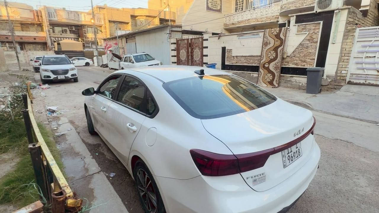 السلام عليكم وريد الله..
للبيع سيارة كيا فورتي (Kia Forte) موديل 2024، سيارة حديثة، اقتصادية، وبحالة ممتازة .
​📊 تفاصيل السيارة:
​الموديل: 2024
​فئة السيارة: مواصفات عمية 
​المسافة المقطوعة (الماشية): 35 ألف ميل فقط (شبه زيرو)
​نوع الاستيراد: وارد أمريكي​الحادث: كلين 
 الإيرباقات كلها سليمة 100%.
​الضرر: تعديل بسيط جداً (دعامية وشبر بالبنيد مصلح ومُرجع على البارد احترافي بدون صبغ).
​✨ أبرز المواصفات:
​محرك نشط واقتصادي جداً بالوقود.
​شاشة لمس كبيرة تدعم Apple CarPlay و Android Auto.
​كاميرا خلفية عالية الدقة مع مستشعرات.
​رادار تحديد مسار وتنبيه من الاصطدام الأمامي.
​وباقي مواصفات الفورتي الحديثة المعروفة من راحة وعزل ممتاز.
السعر 155
مكاني بغداد البلديات
رقمي ***********
