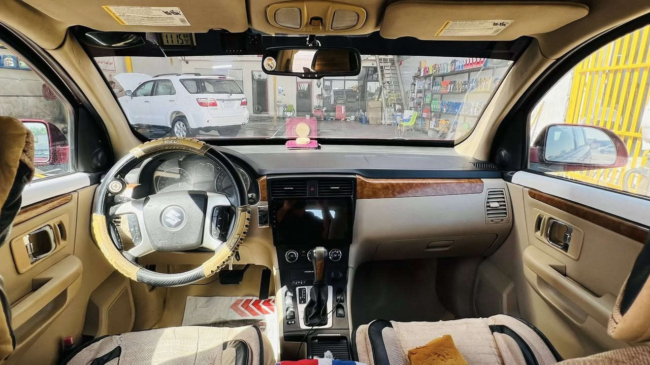 السلام عليكم ..للبيع سوزوكي XL7 /2008. الرقم الدولي بغداد باسمي
سياره جاهزه ومكفوله 1/1 واحله من الصور من كلشي 
 محرك وكير تبريد 
تايرات 4 جديد
 جام  كهربائيات كيجات دكم داخليه تحكمات شاشه اندرويد سنتر لوك كلها شغال سنويه للحد 2027  باسمي  تحويل نفس يوم هزه رقم كلها مكفوله كفاله عامه وترايك لاربيل وارجع للبصره وارجع لبغداد
 فقط كم شخط مكحلات 
دعاميات  بدون ضربه وبدون دواخل كلش جديده رايدها ب87 وبي مجال بسيط  مكان السياره بغداد شراي يتصل وموجود واتس اب  
 ومتواجد واتساب 24 ساعه 
0776 653 2204
