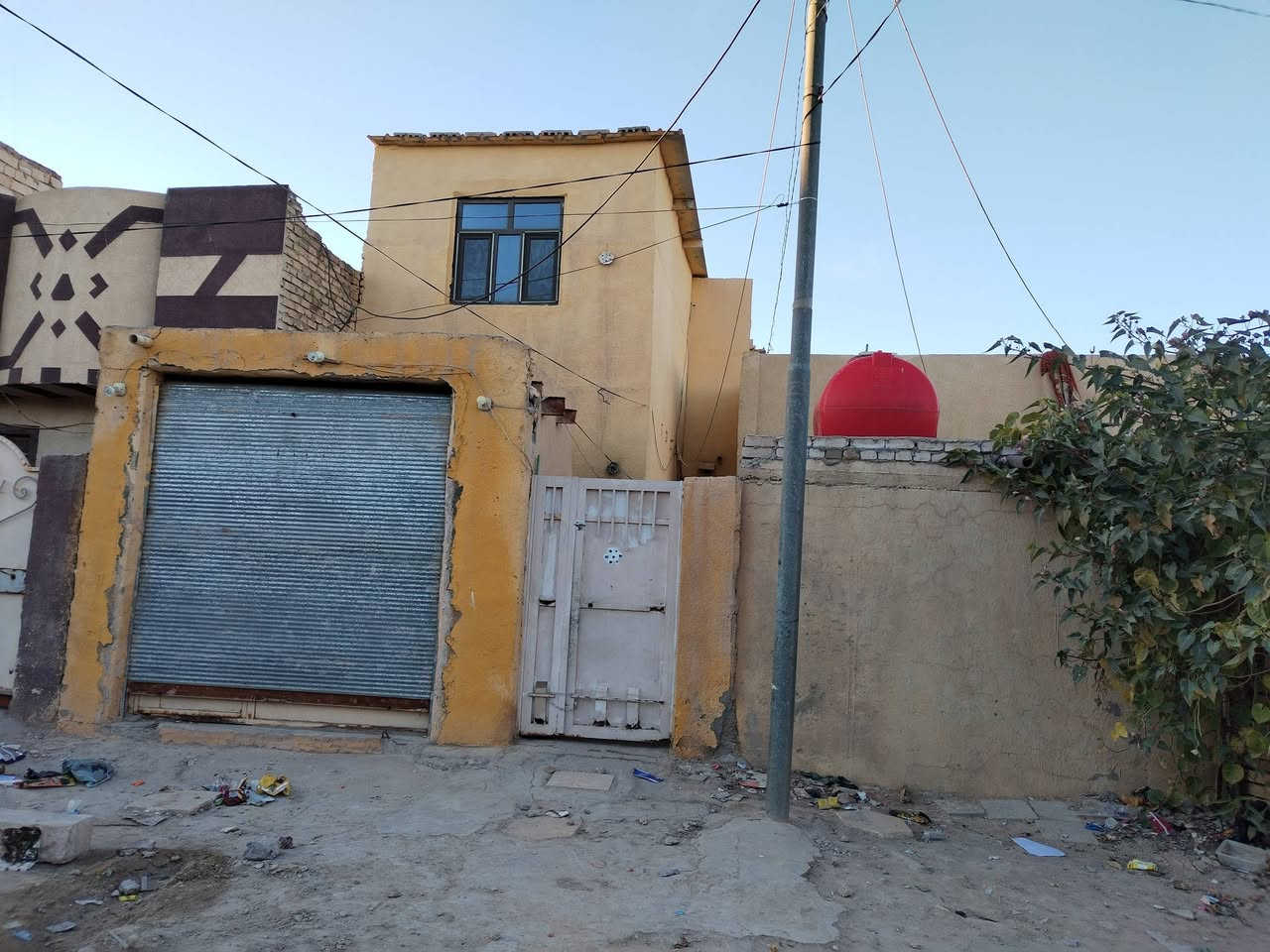 يوجد بيت للبيع المساحة 100 م في حي الأمن الداخلي مطلوب مبادرة يباع بتطلوعة تسديدة الشهري 416الف بناء عگادة يحتوي على محل و3غرف نوم استقبال مطبخ صالة صحيات داخلية وخارجية الطابق الثاني سندويج شارع 10م قرب مدرسة السلامة التطلوعة 50وبيها مجال
للأستفسار الأتصال على الرقم
***********
