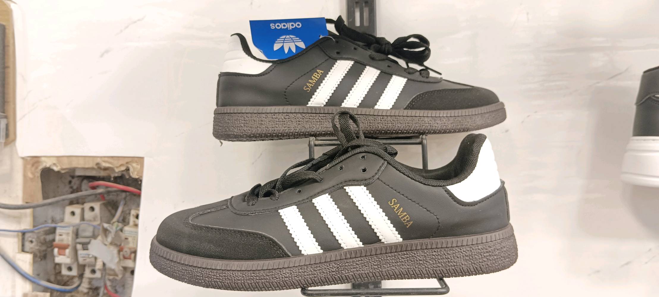 الجبيله شارع السايلو قرب مستشفى الشفاء 
احذيه جديده