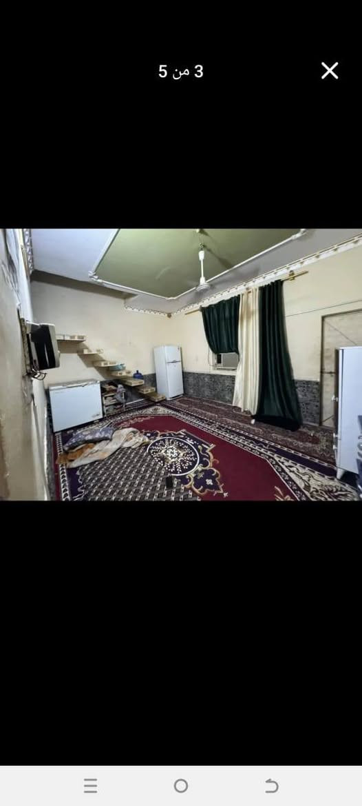 بيت واجهه للبيع 
مساحة ١٠٠ متر ١٠×١٠ 
غرفه وصاله وبراني ومطبخ ومجمعين صحيات  
العنوان حي الصدر الثاني خلف حسينية أم البنين 
السعر 50 مليون
***********
