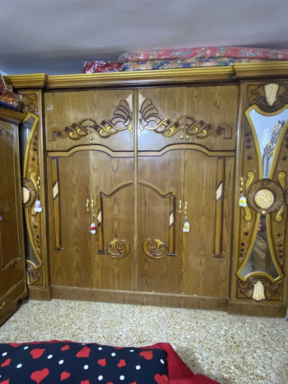 سلام عليكم غرفه  خشاب سوكيه البيع نضيف مستعمله قليل قليل سعر 800 وبيه مجال الطيبين مكاني الكوت حي الحكيم رقم ***********
