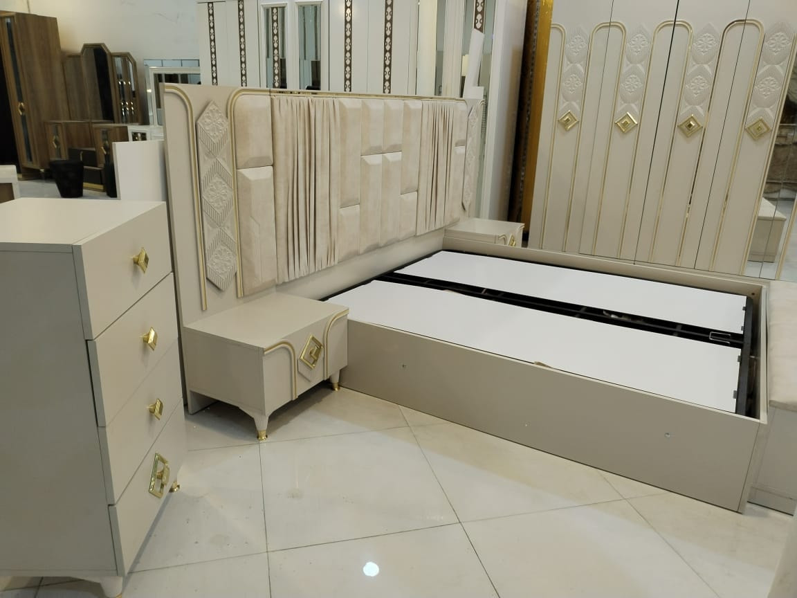 ٨٩٠ الف مع النقل والشد داخل محافظة النجف الاشرف
غرفه نوم تركي ٩ قطعه ما مستخدم اخر قطعه المعروضة بالمعرض 
*********** 
***********
