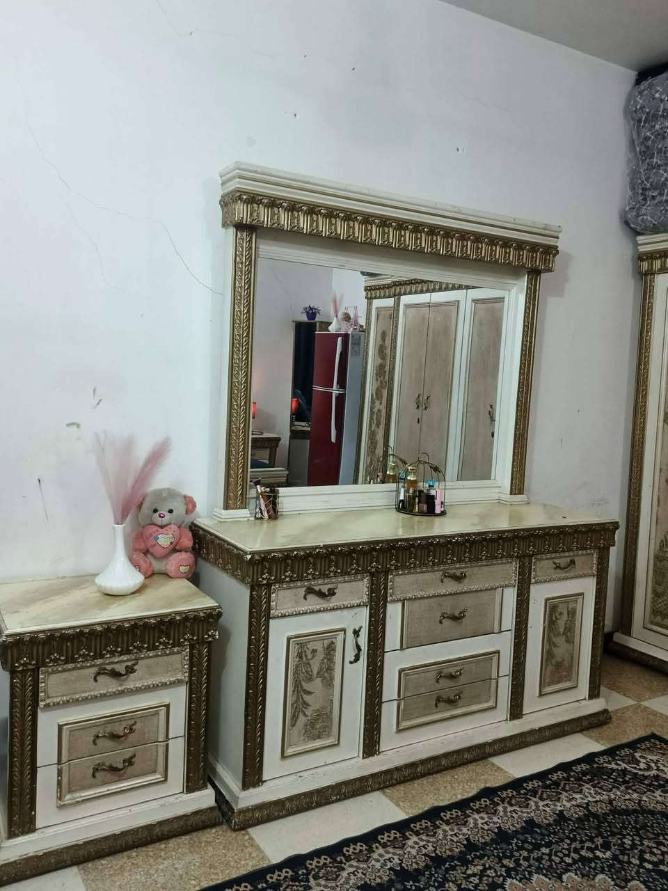 غرفه كويتيه جديد ونضيفه كلش
غرفه تكمه ثكيله 
سعر 900 الف 
مكان رفاعي قرب الكراج الموحد ،


**إذا كنت صاحب هذا الإعلان وتريد حذفه لأي سبب، رجاءا أرسل رسالة إلى الدعم الفني**
