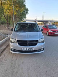 دوج كرفان موديل 2016 للبيع السياره مصبوغه حزام للجماليه السعر 138  بيه...