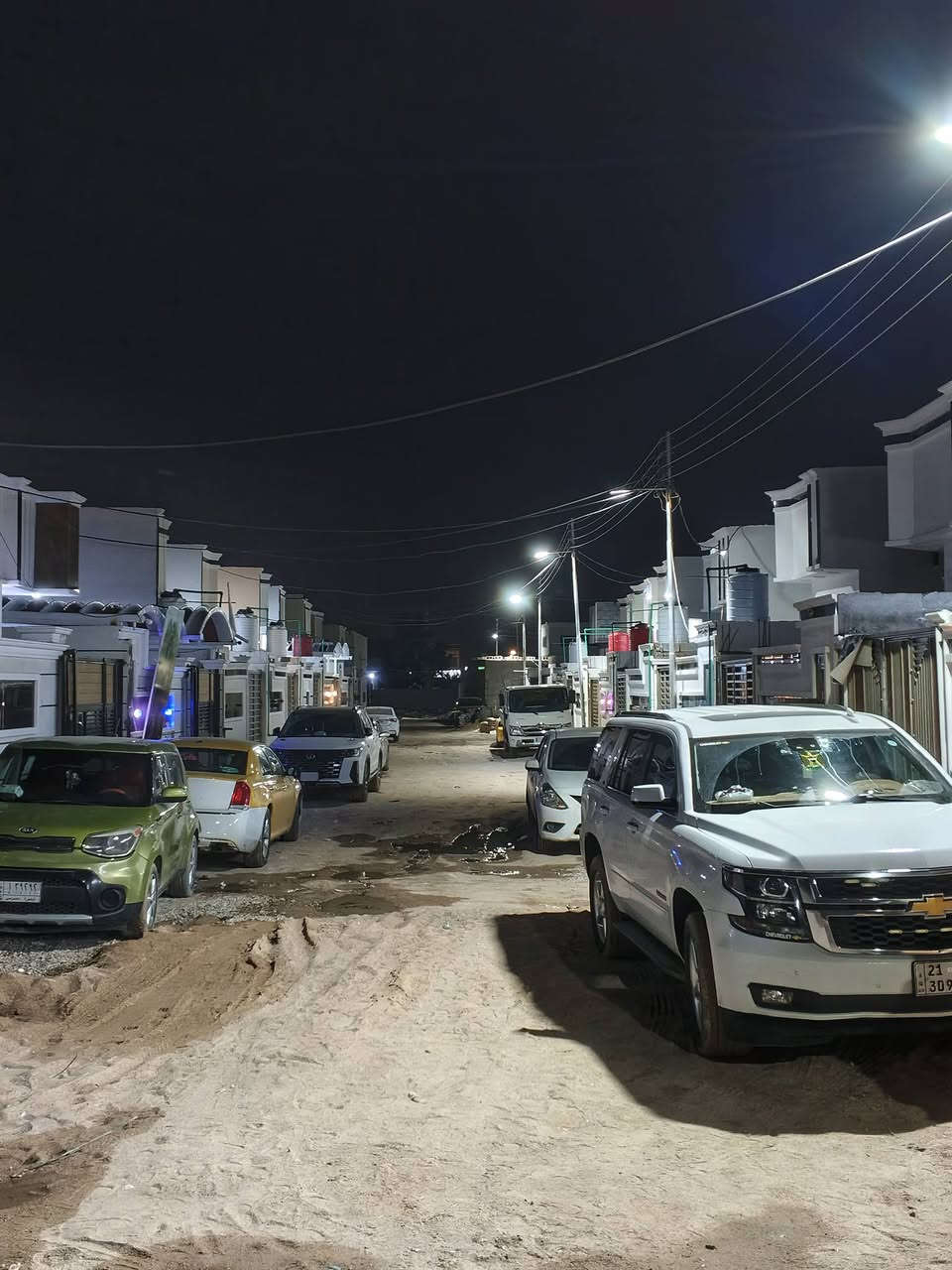 سلام عليكم يوجد بيت 150 متر المكان طريق  سيد حامد مقابيل مدينه الاندلس يحتوي البيت على غرفتين وصاله وديوان ومطبخ ومنور وصحيات داخليه وخارجيه بيت بناء حديث صار يومين من كمل البيت السعر 83 قابل للتفاوض . للاتصال ***********
