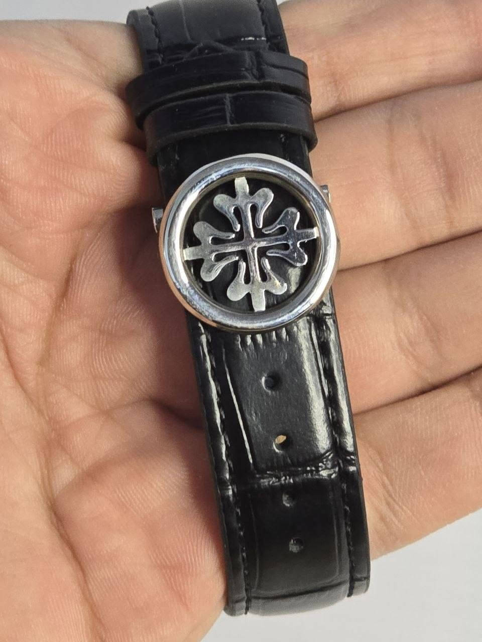 باتك فلبPatek Philippe
تحفه فنيه تتخطى مفهوم الوقت 
مكينة كوارتز ستوبوج (جميع السناتر شغالة)
الميناء اسود فخم بدزاين عصري فول لامينوس ارقام واميال 
زجاج معدني مقاوم للخدش 
نظام شمسي قمري شغال
منفذ تاريخ شهري
الهيكل مصنوع من التيتانيوم 
مختمة من كل مكان
سير جلد مختم 
قفل فراشة اصلي + قطر 43

السعر :- 35 الف ع اول تم 
للحجز والاستفسار يرجى الاعتماد خاص


**إذا كنت صاحب هذا الإعلان وتريد حذفه لأي سبب، رجاءا أرسل رسالة إلى الدعم الفني**