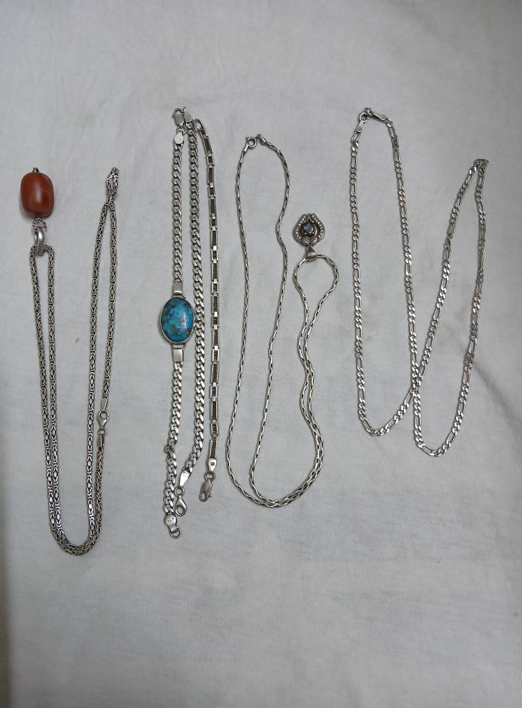 زنجيل عدد ٣ سوار عدد ٣ محابس عدد ١٠ الغرام ٣٥٠٠ اتصال ***********
